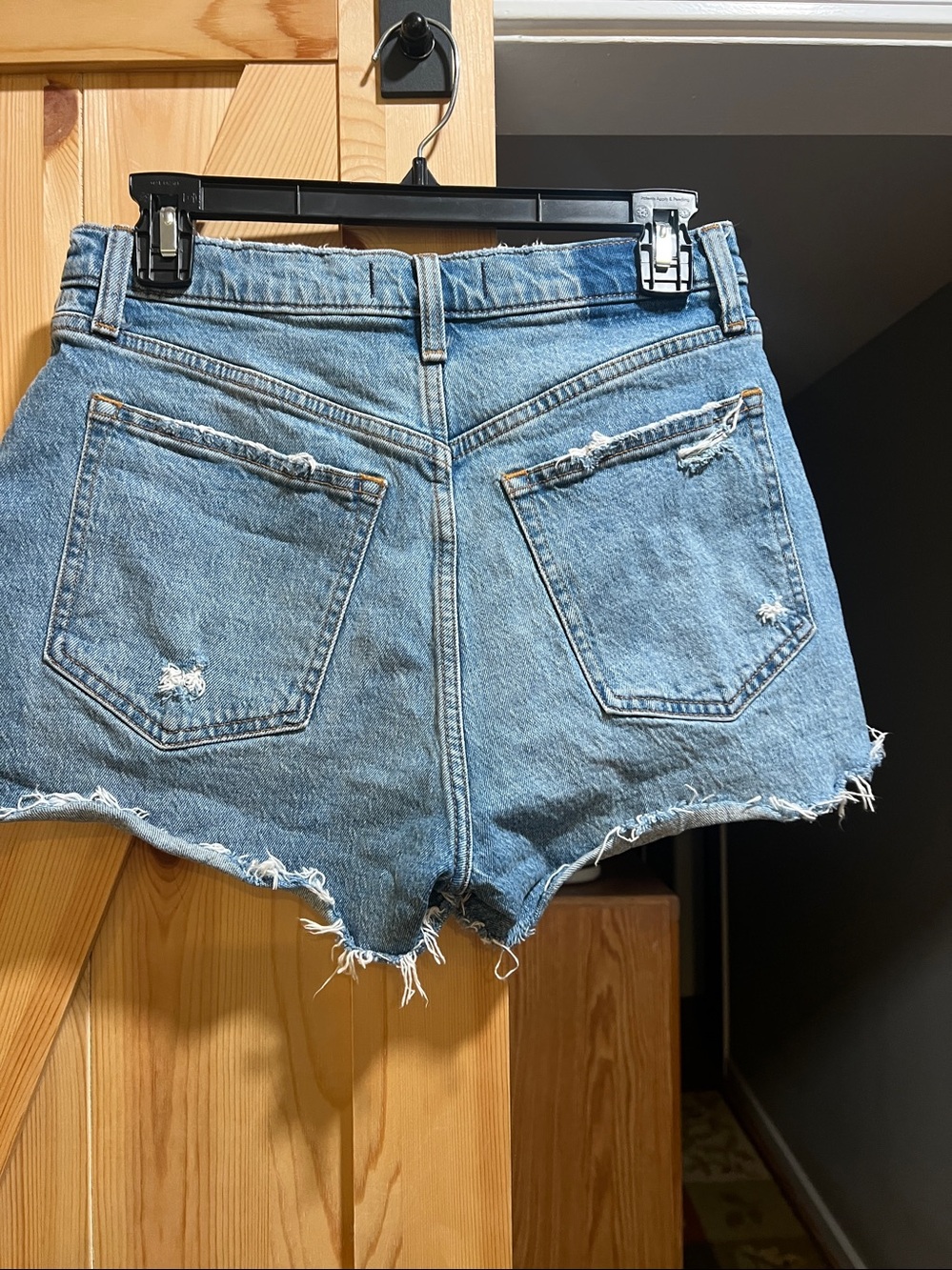 Abercrombie & Fitch Light Blue Distressed Denim Cutoff Shorts size 28/6 - Picture 4 of 5